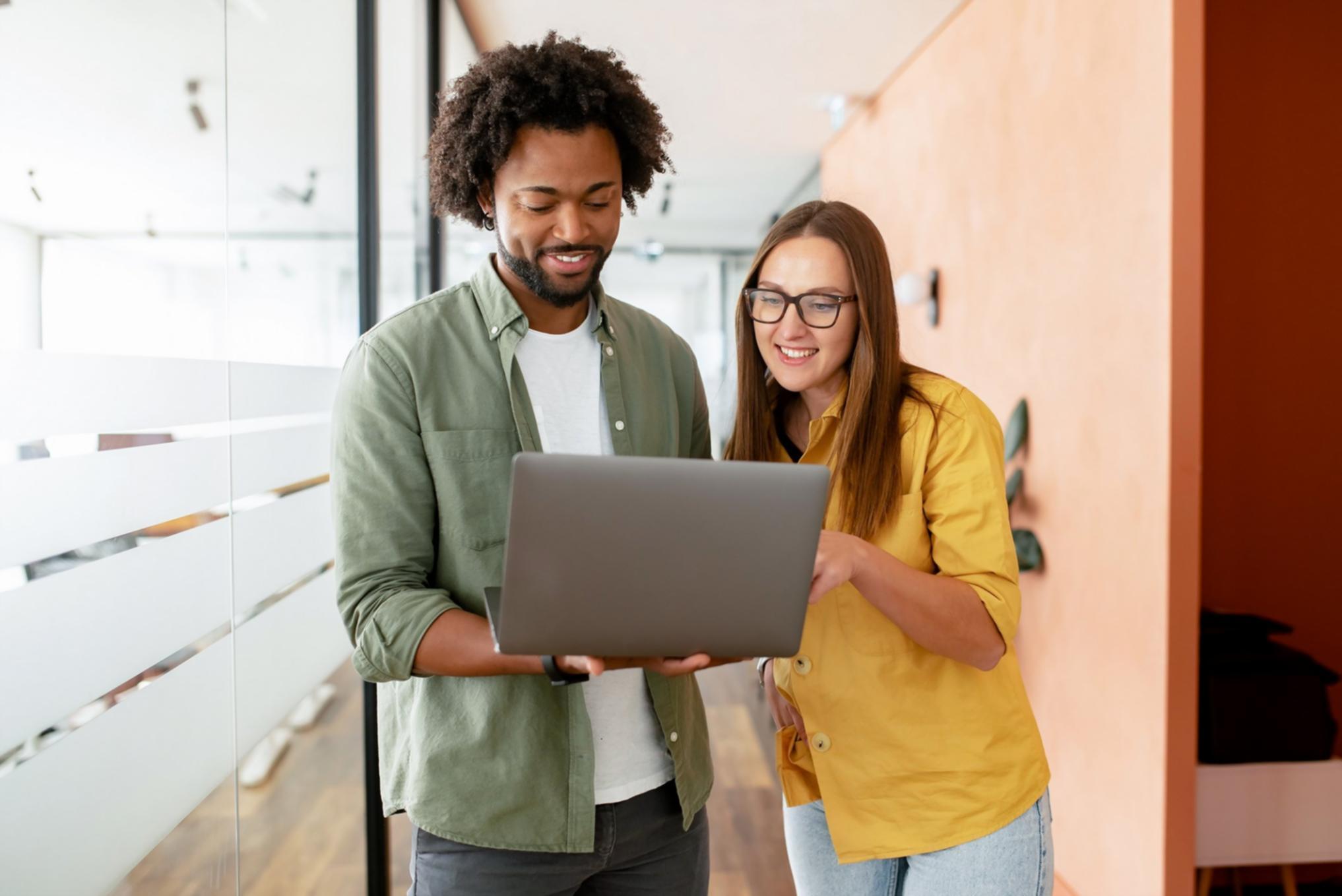 Ryzleara tasarım stüdyosu ekipman ve çalışma masası